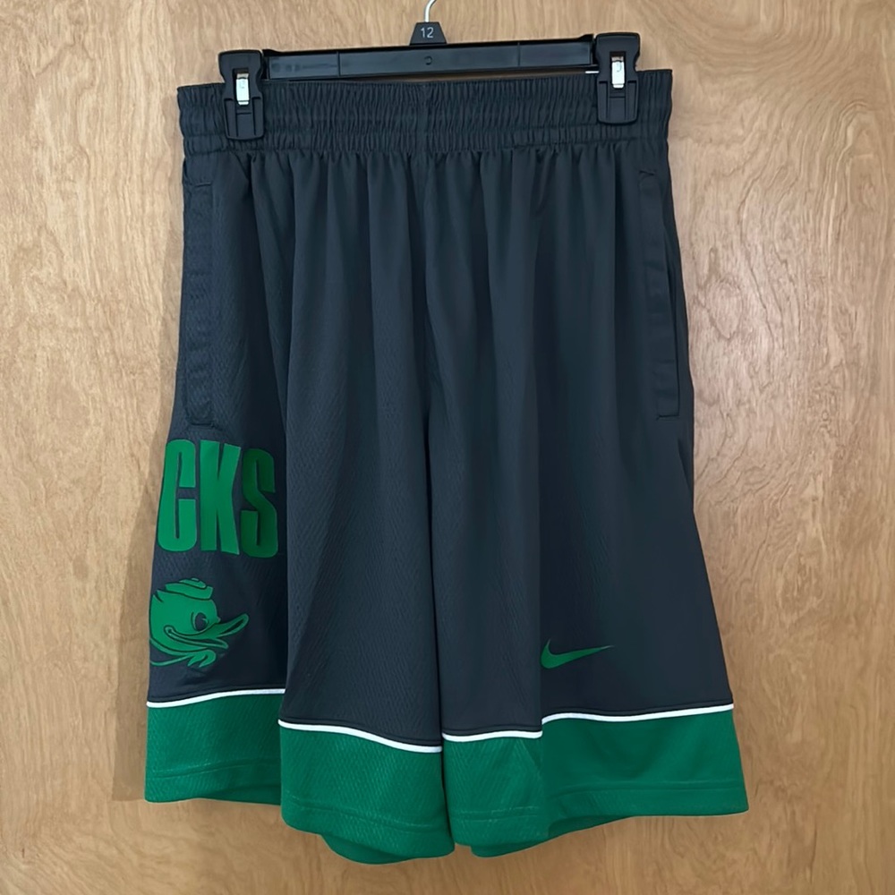 Nike Oregon Ducks Mens Shorts Size M NWT